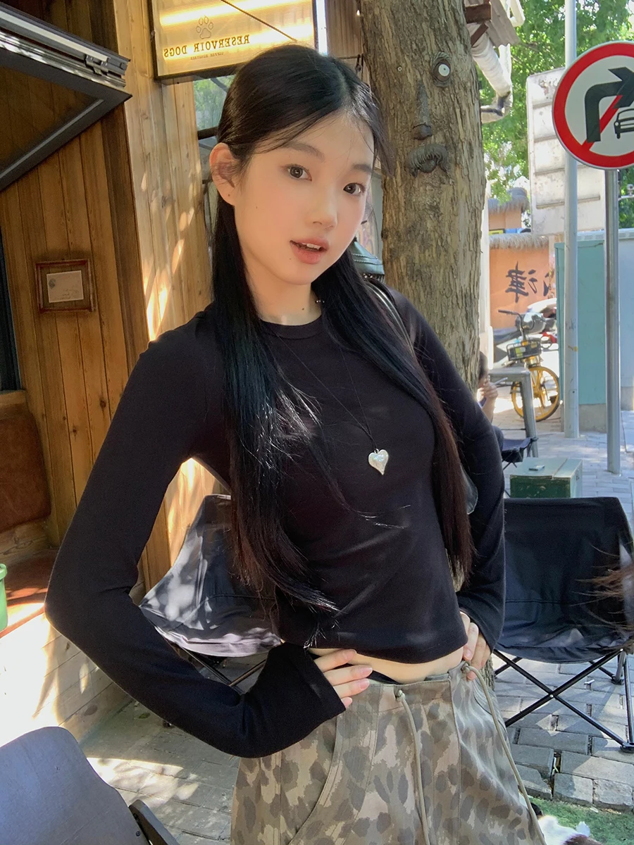 قميص نسائي أبيض بطبقة أساسية، ضيق ومناسب للجسم، بأكمام طويلة وتصميم قصير، تي شيرت أمريكي الطراز لموسم الخريف، أنيق ومناسب للعمل #4