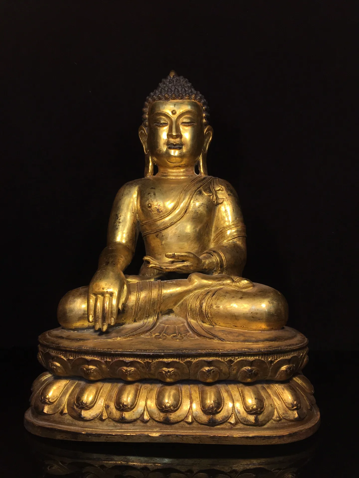 

19"Tibetan Temple Collection Old Bronze Gilded Cinnabar Shakyamuni Sitting Buddha Lotus Platform Worship Hall Town house