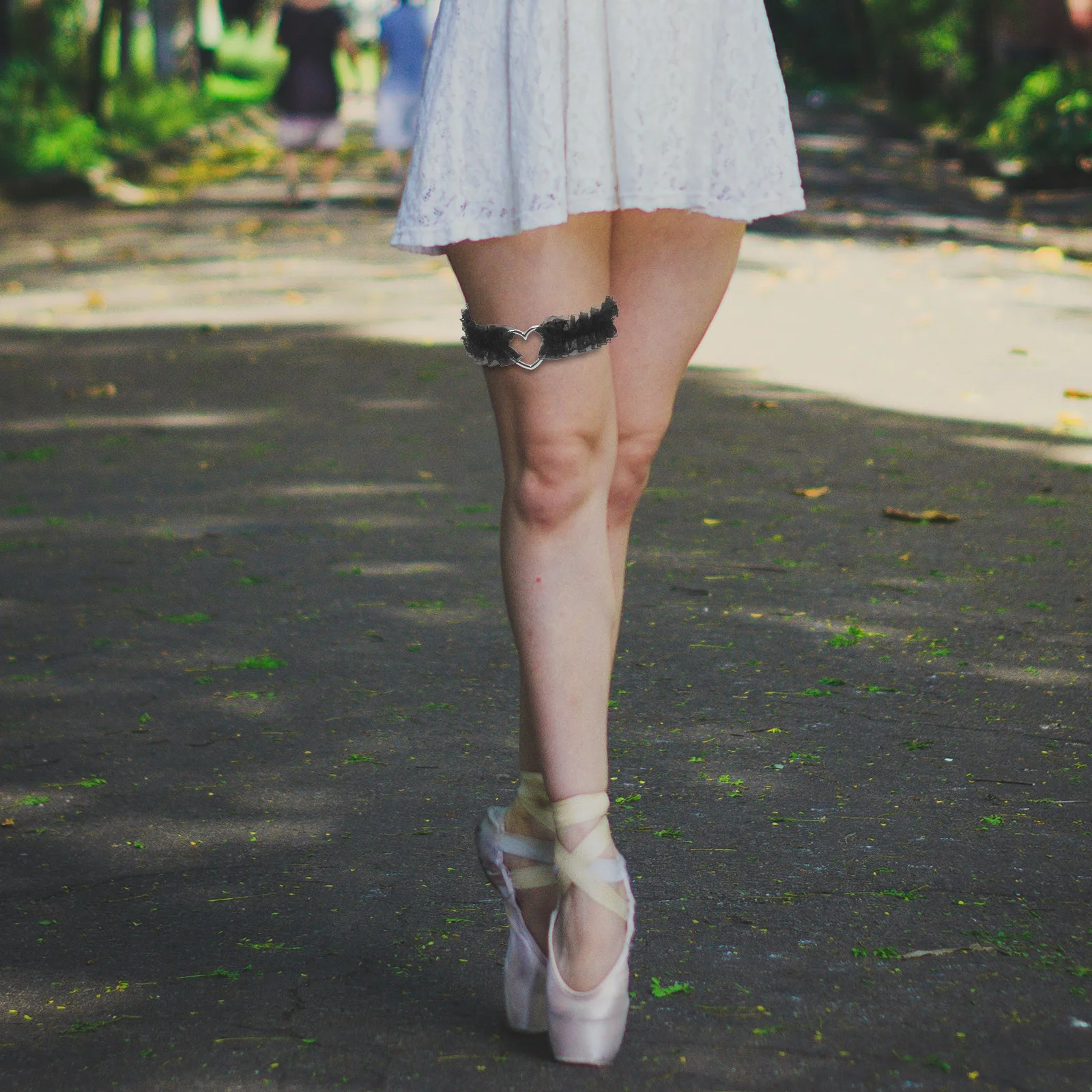 

2Pcs Lace Thigh Garter Adjustable Elastic Heart Leg Ring Belt Bridal Wedding Party Leg Garters Black White Lace Bridal Garter