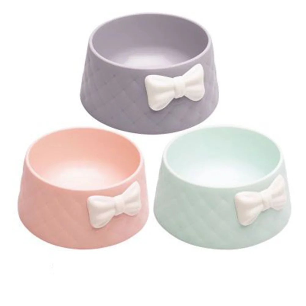 قطعتان من وعاء تغذية الحيوانات الأليفة البلاستيكي المستدير للكلاب والقطط مع تصميم بعقدة على شكل فيونكة خفيف الوزن ومحمول من مادة صحية باللون الأخضر