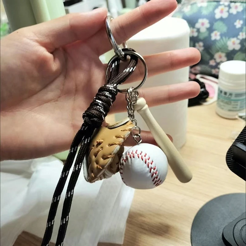 Mini-Baseballhandschuh Holzschläger Schlüsselanhänger Damen-Taschenzubehör Sportwagen-Schlüsselanhänger Geschenk für Mann und Frau – Detail 5