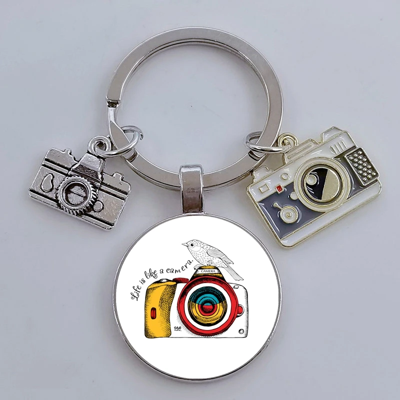 Enamel camera key chain Camera pendant with SLR lens Photographer Key chain between friends of SLR lovers Life is like a camera