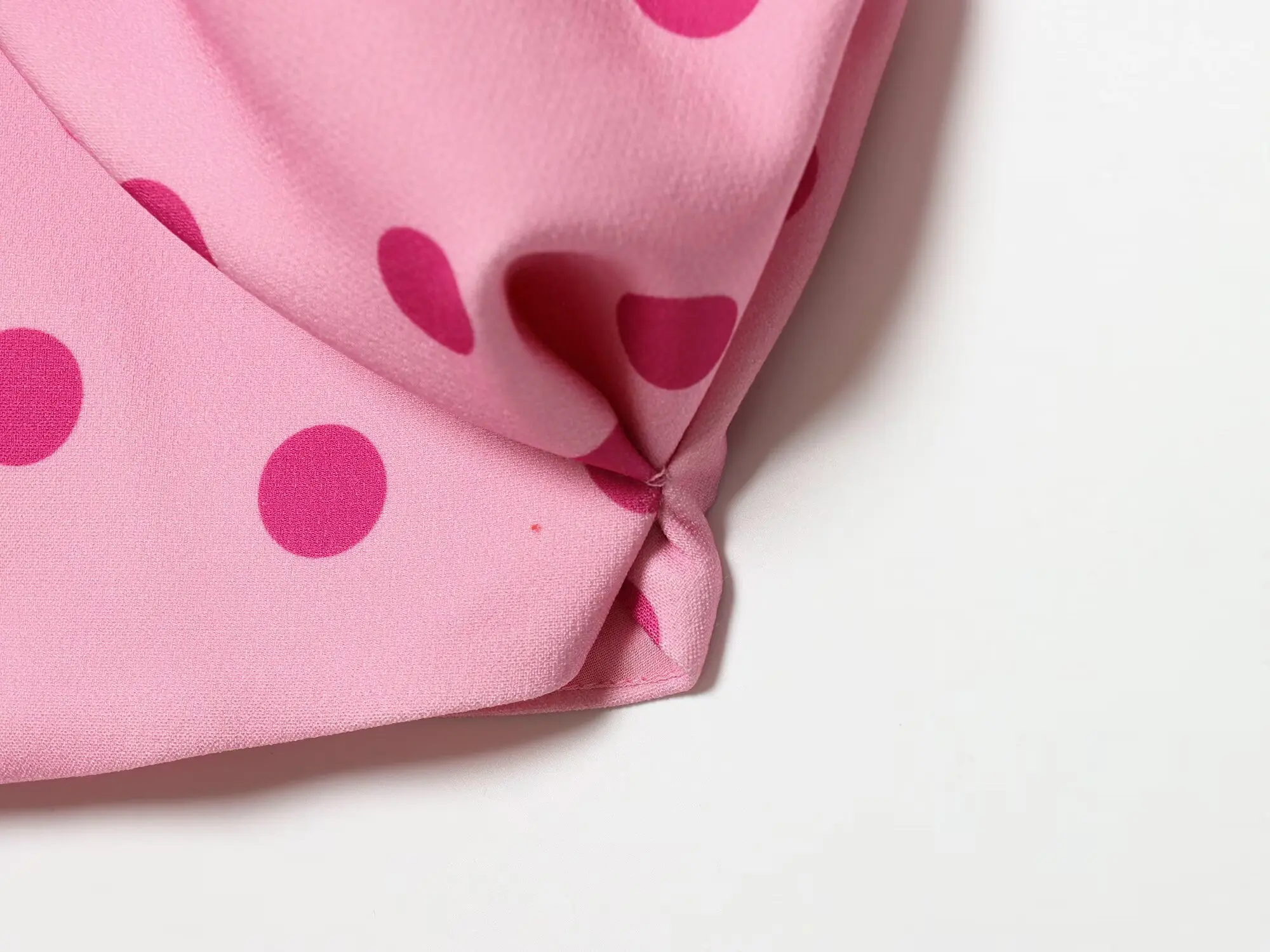 BSAY 2026 Sommer Damen Polka Dot Peplum-Top mit Puffärmeln und Rundhalsausschnitt – Elegante, schmal geschnittene Freizeitbluse für den Alltag – Detail 11