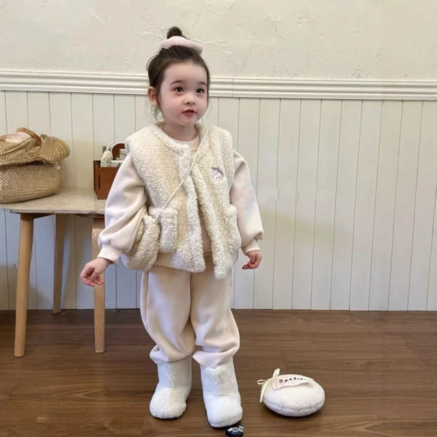 

2025 Autumn and Winter New Korean Children's Clothing for Girls Korean Style Plus Velvet Vest Boutique Clothing Simple Style