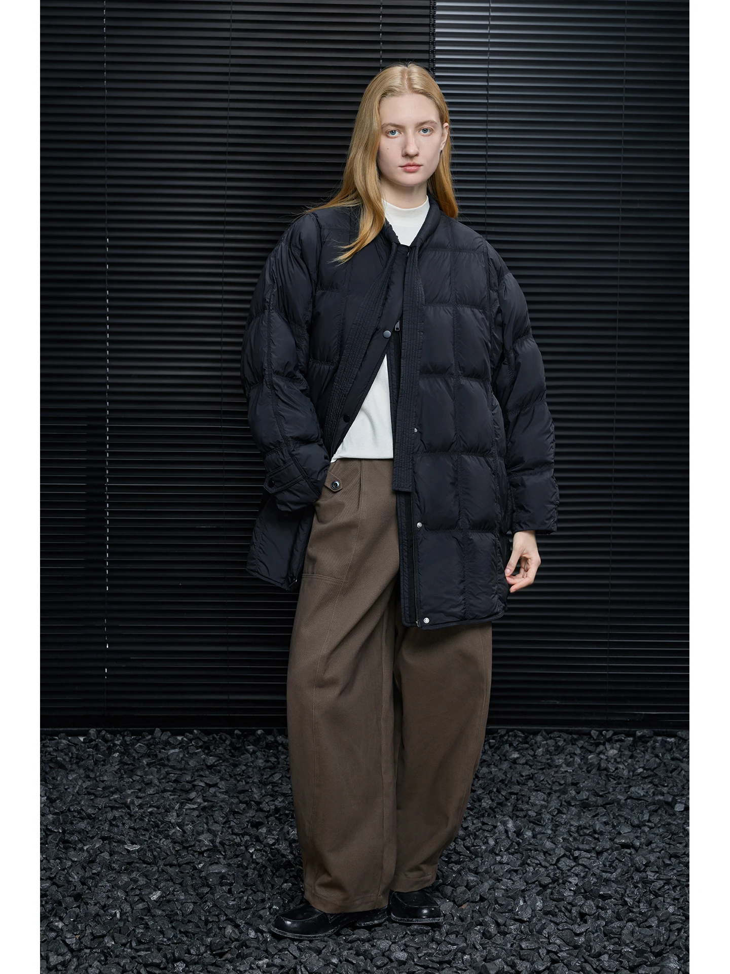 

Bla Loose Mid-Length Women's down Jaet Coat Faionable Belted Street Sle Warm Long Sve Zipper Closure round Ne