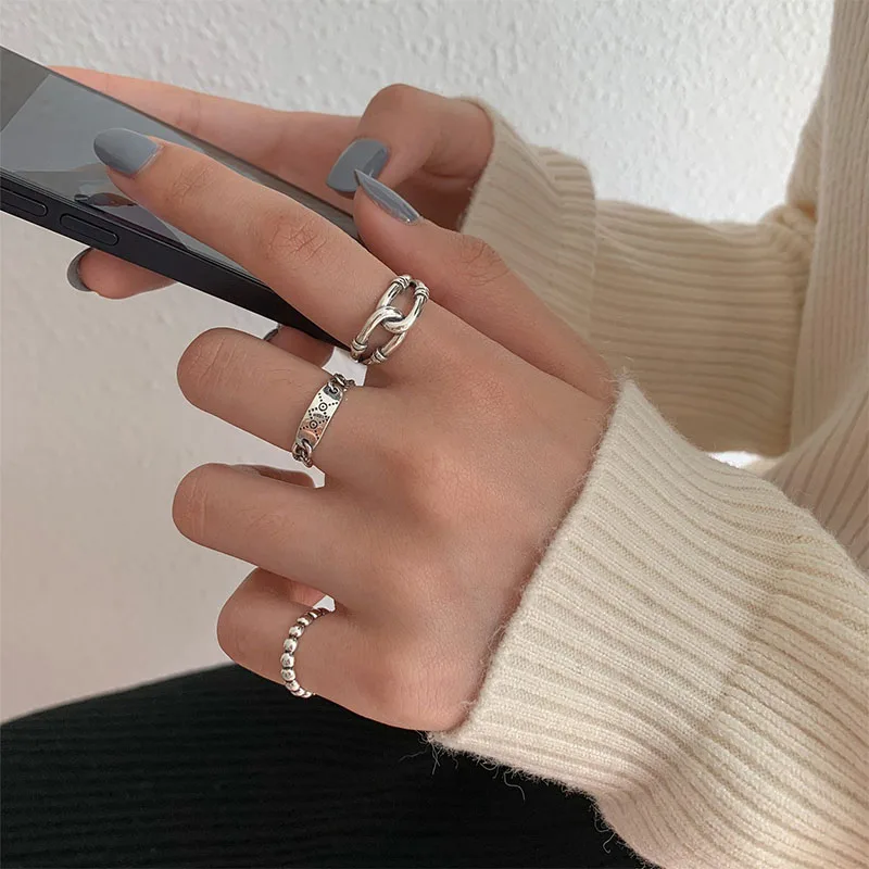 Image of 925er Silberfarbene neue, vielseitige, schlichte Wellen-Lichtform-Ringe – Trendiger Paarschmuck für Dropshipping