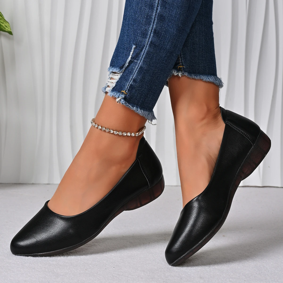 2025 Scarpe da lavoro eleganti e comode alla moda con tacco basso Primavera Autunno Nuove scarpe da donna casual piatte a testa tonda di vendita calda