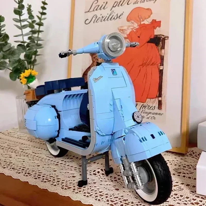 Roman Holida Vespa Technical  Famous Motorcycle City MOTO Assembled Building Blocks Brick Model Toy For Kids Gift