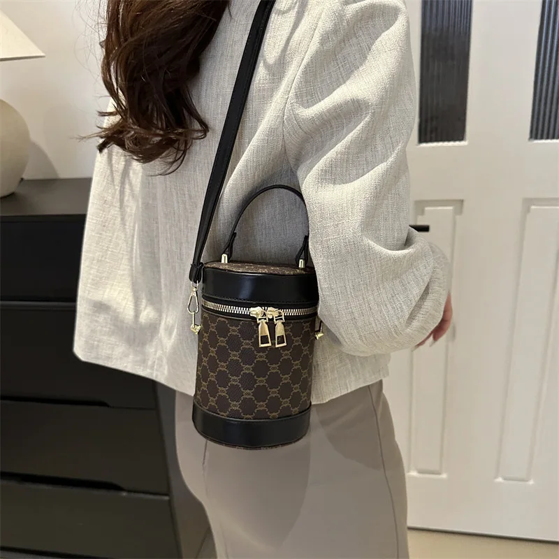 

New Bucket Slant Casual Women's Personalized Fashion Commuter Multi Functional Handbag