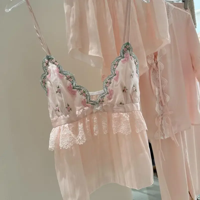 

Новинка лета 2024, пижамный комплект нижнего белья, сексуальные милые шорты на бретельках с кружевной отделкой, рубашка, брюки, домашняя одежда из искусственного шелка, домашняя одежда, одежда для сна