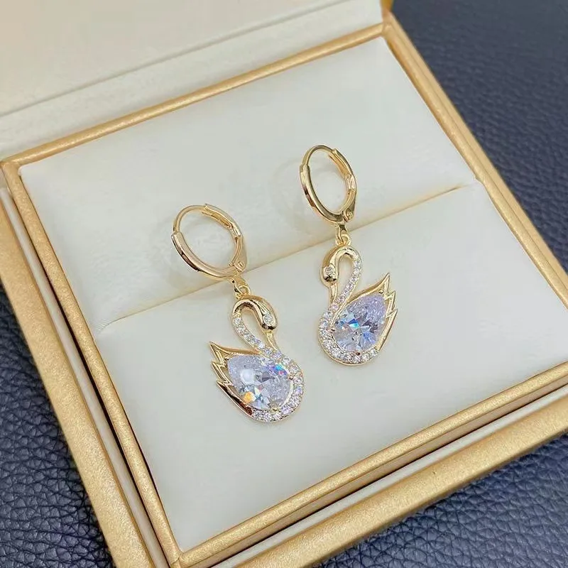 1 pair of luxurious and elegant Golden Swan earrings, dazzling, synthetic crystal, suitable for daily wear, parties and gifts