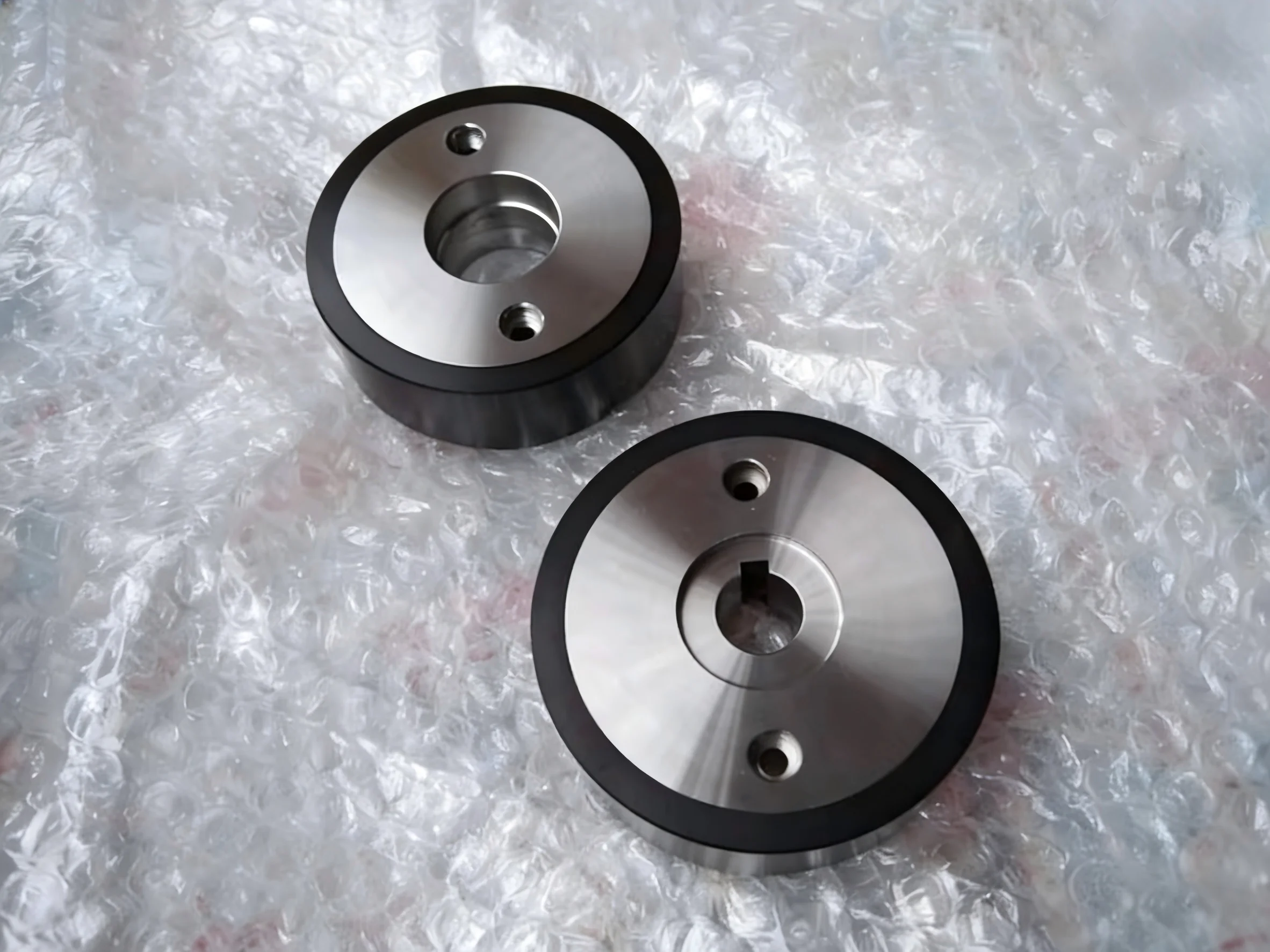 (2pcs) X055C663G51+X055C662G51,M411C+M412C MV Capstan Roller+Pinch Roller Set Ø80x25t (Black Ceramic type) Feed section