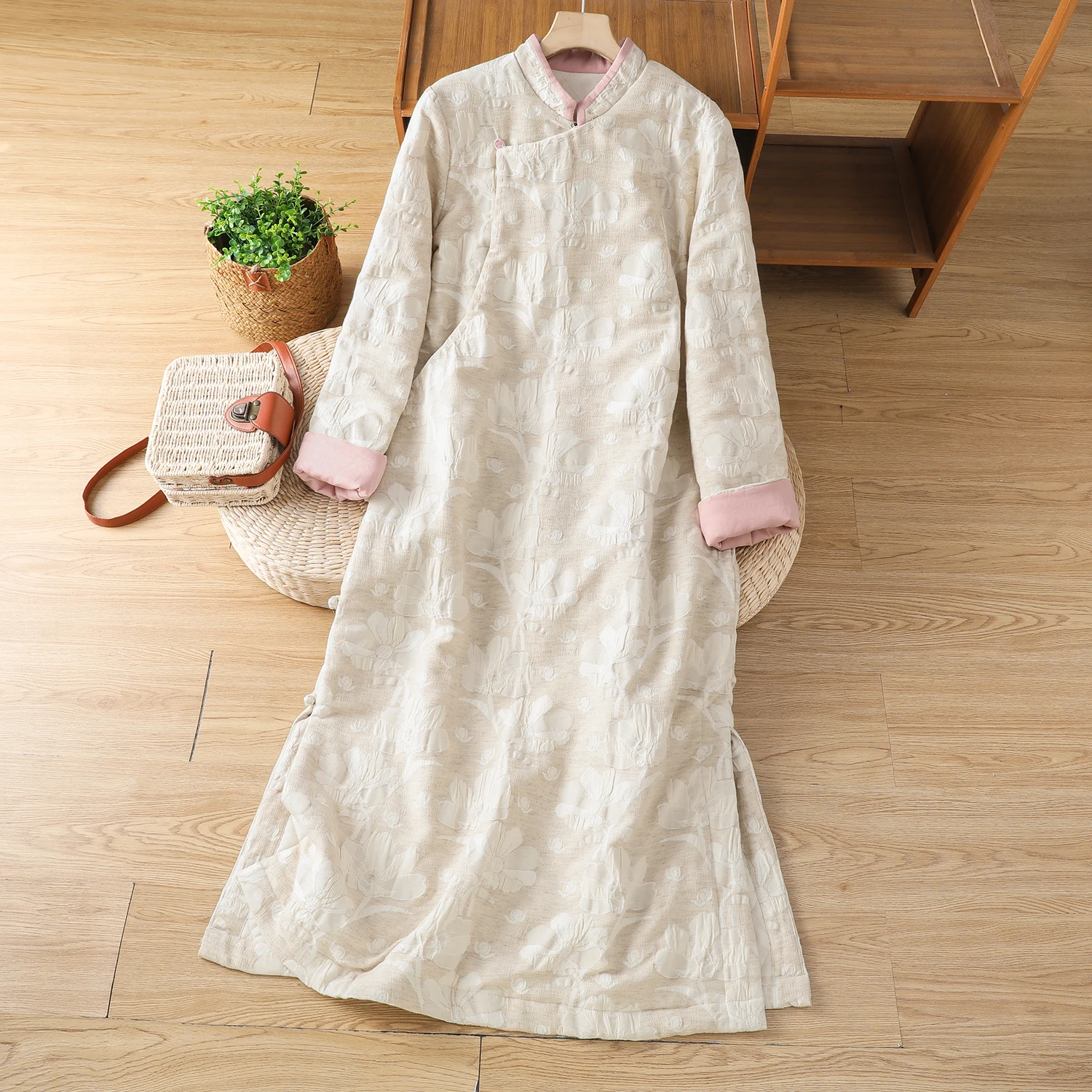 

Новый китайский Sle Pure Color длиной выше колена из смеси хлопка и льна с вышитой линией и хлопковой подкладкой Qipao Dr Straight Cut Regula...