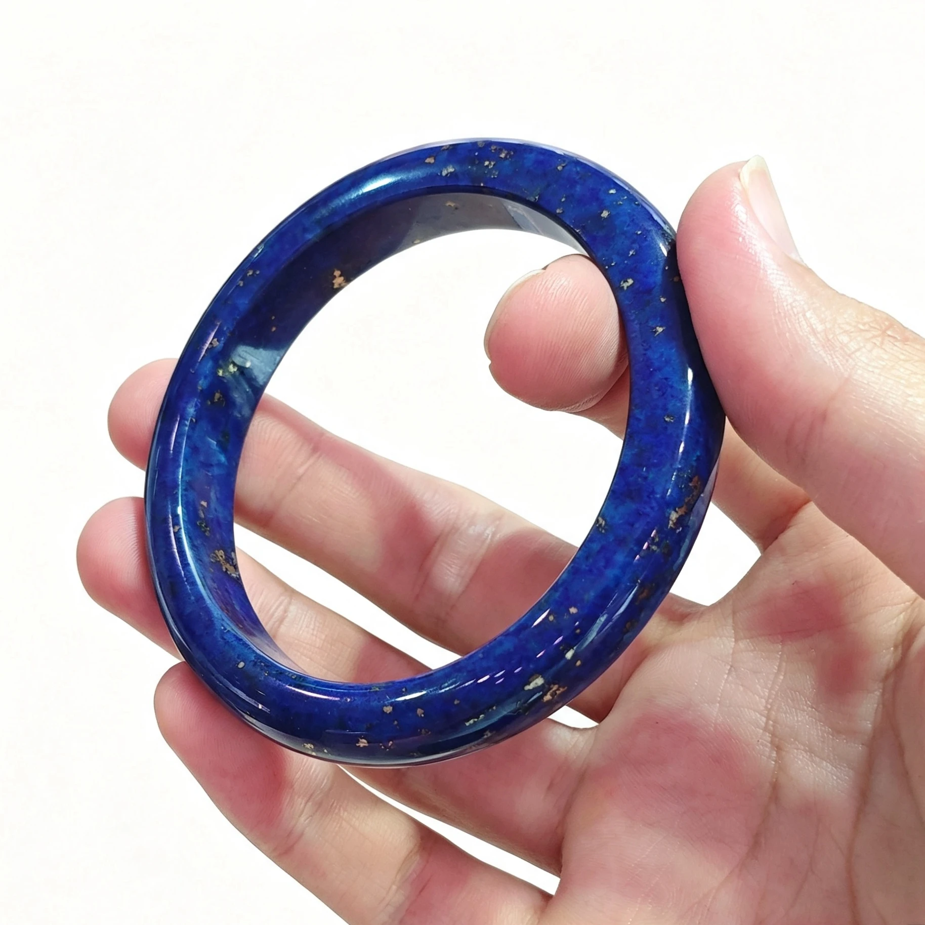 bracelet-en-pierre-de-lapis-lazuli-bleu-roi-profond-bracelet-solide-avec-des-reflets-de-pyrite-doree-bijou-elegant-accessoire-cadeau-1-piece