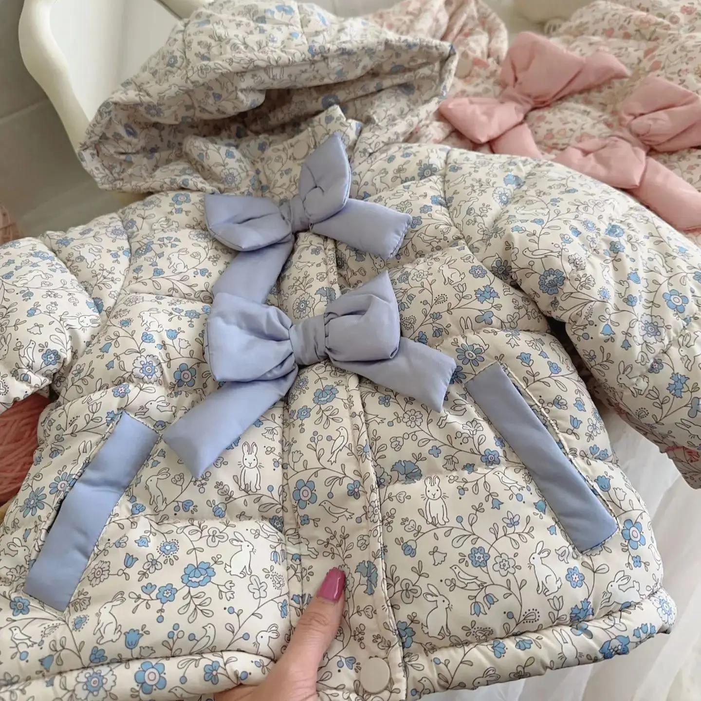 

Cute Baby Girls Floral Print Cotton Padded Coat Winter Thick Warm Bow Hooded Coat Toddler Girls Quilted Jacket Outerwear