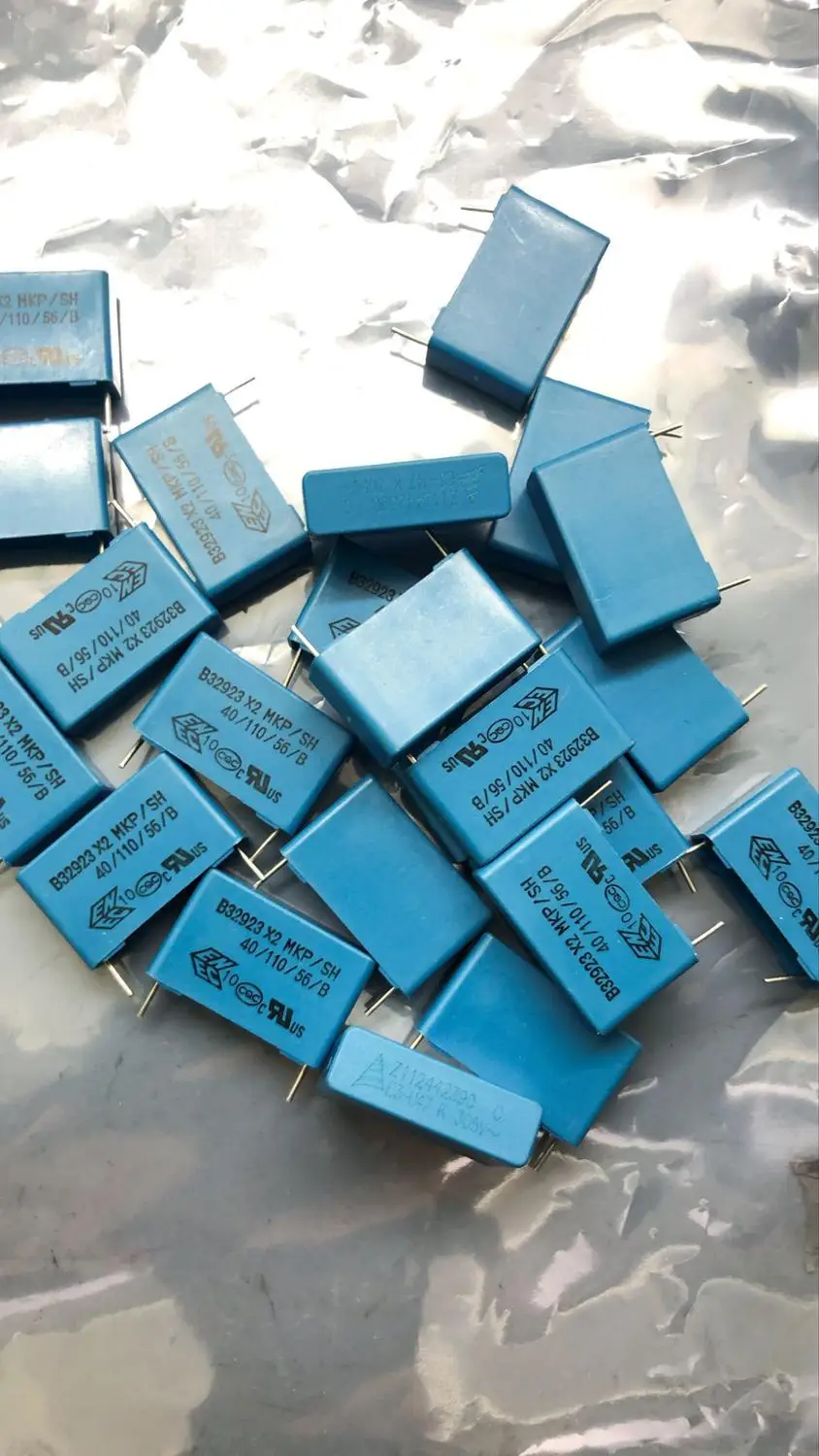 2PCS -1lot The original box  B32923 X2 safety film capacitor 0.47uf M K type 470nf 474 305vac p22.5MM.