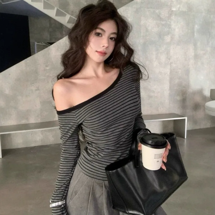 Designer Irregular One-Shoulder Striped Long Sleeve Tee Slim Fitted Exposed Shoulder American Retro Style for Ladies Spring Fall
