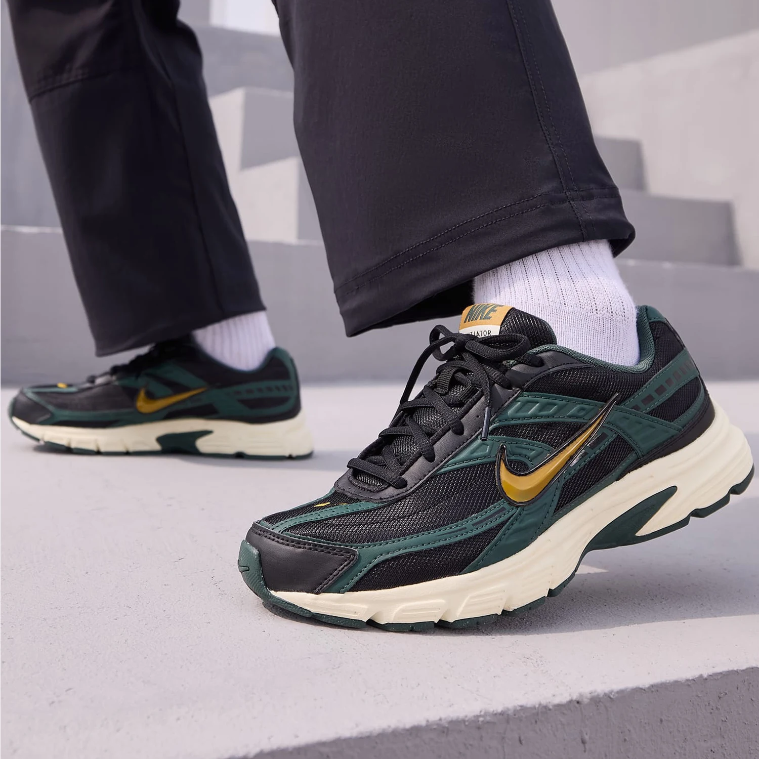 

Официальные мужские кроссовки Nike Authentic Initiator с дышащей мягкой подкладкой и низким берцем HQ3611-010