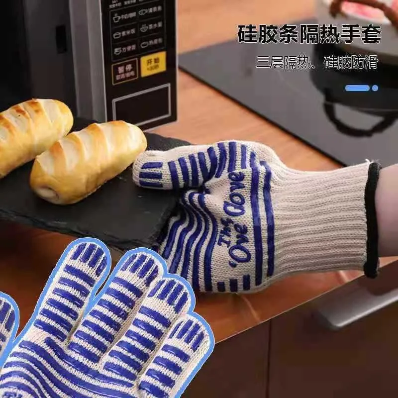 Ein Paar Doppels chicht Baumwolle Grill Grill handschuhe Ofen Mikrowelle Wärme isolierung Flamm schutzmittel Backen Camping Grill handschuhe