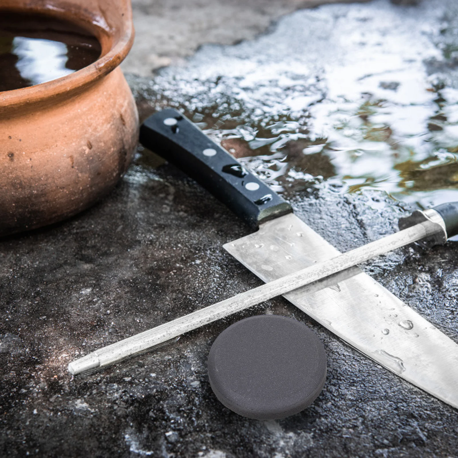 

1Pcs Sharpening Stone Portable Whetstone Round Sharpener Tool Durable Silicon Carbide Excellent Sharpening Effects