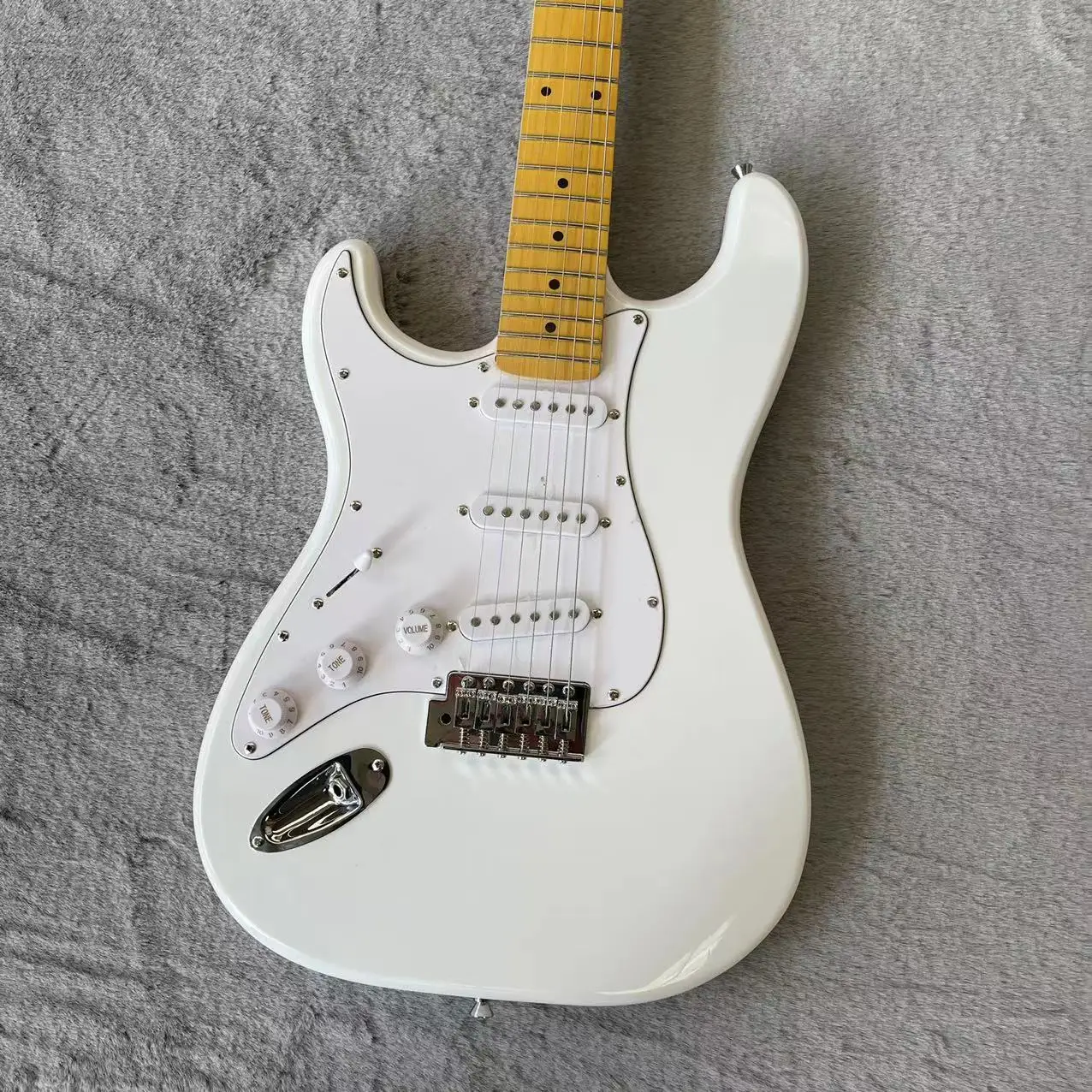 Left-handed ST electric guitar, white high gloss, shipping pictures, customizable, free delivery to home