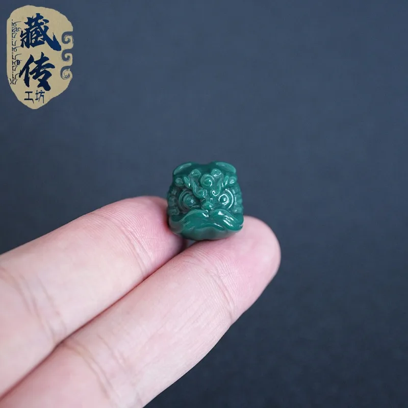 Tibetan Snowba Glazed Glass Lion Awakening Bead Single Bead Back Cloud Carving Piece Wenwan Hand String Star Moon Bodhi Craft
