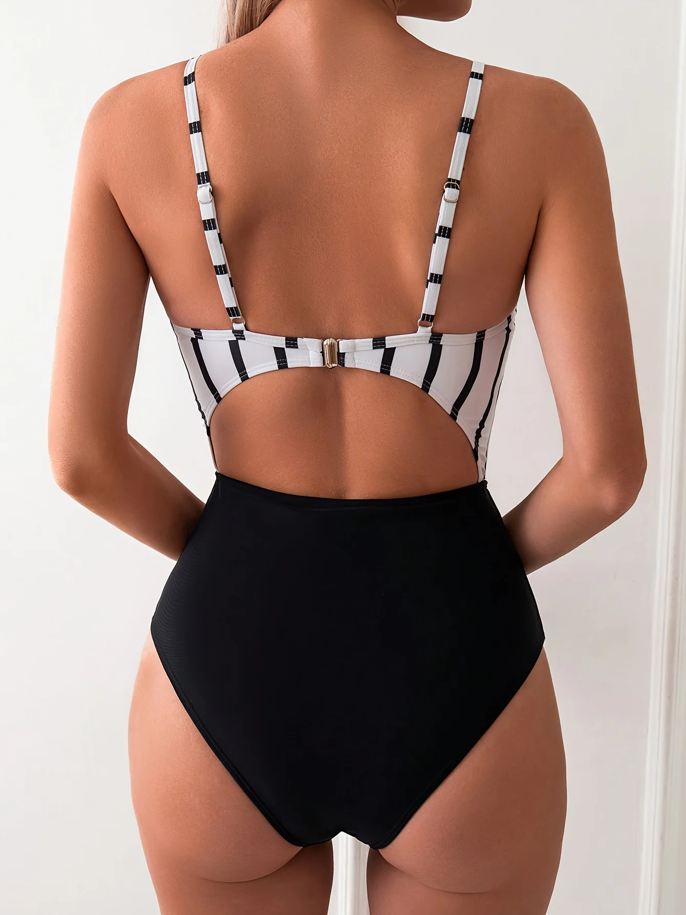 

Women's summer beach vacation one-piece swimsuit,striped print,adjustable thin shoulderstraps high-waistdesign,back buttondesign