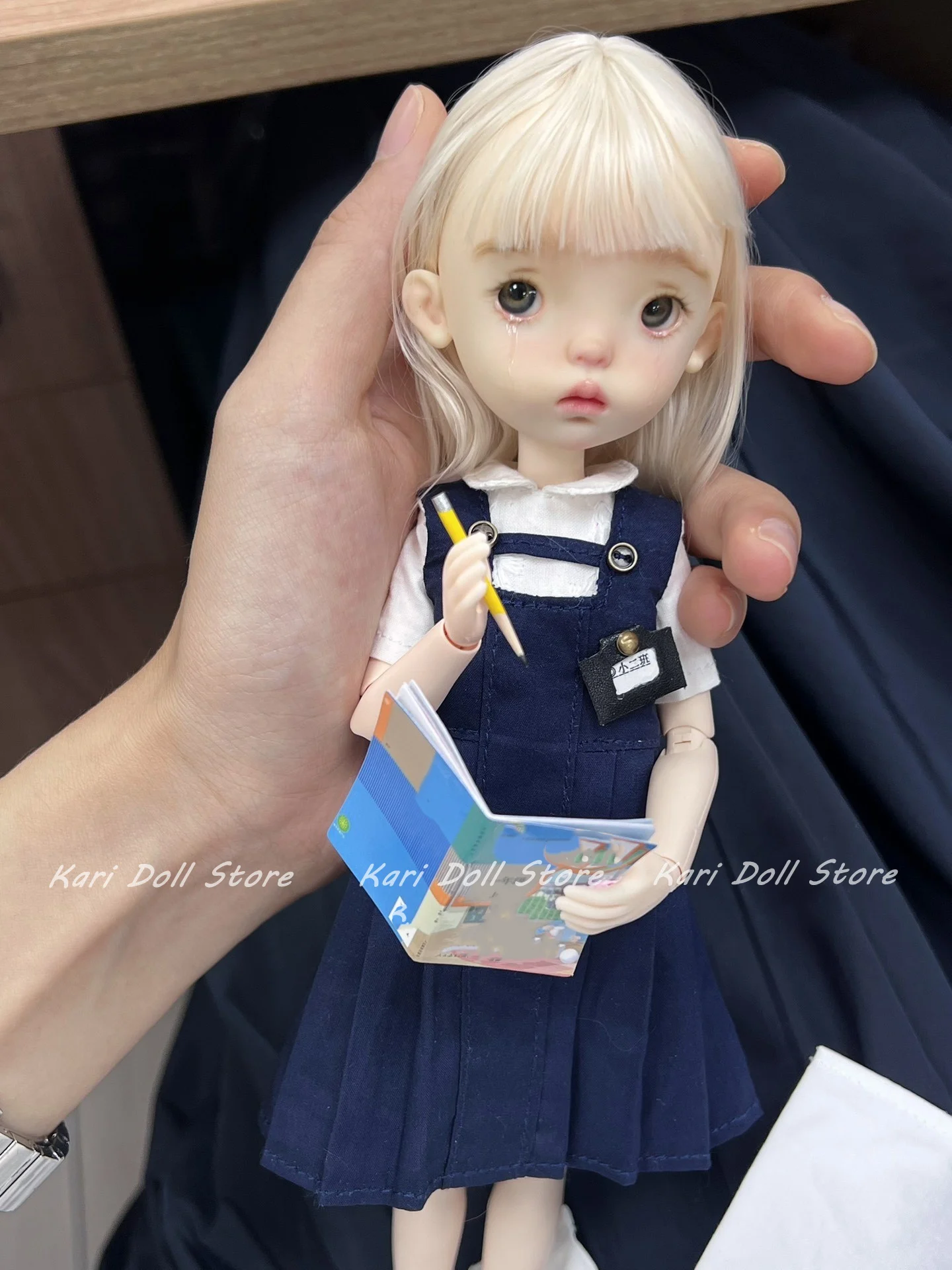 Kari poppenkleding en rokken Geborduurde witte zwarte schooluniform rokset met korte mouwen voor Landazz Landoudou Doll