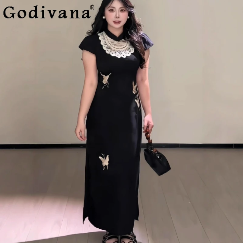 فستان شيونغسام نسائي صيني جديد مقاس كبير بياقة واقفة ومطرز موضة الصيف بخصر عالٍ فساتين أنيقة ضيقة للولائم