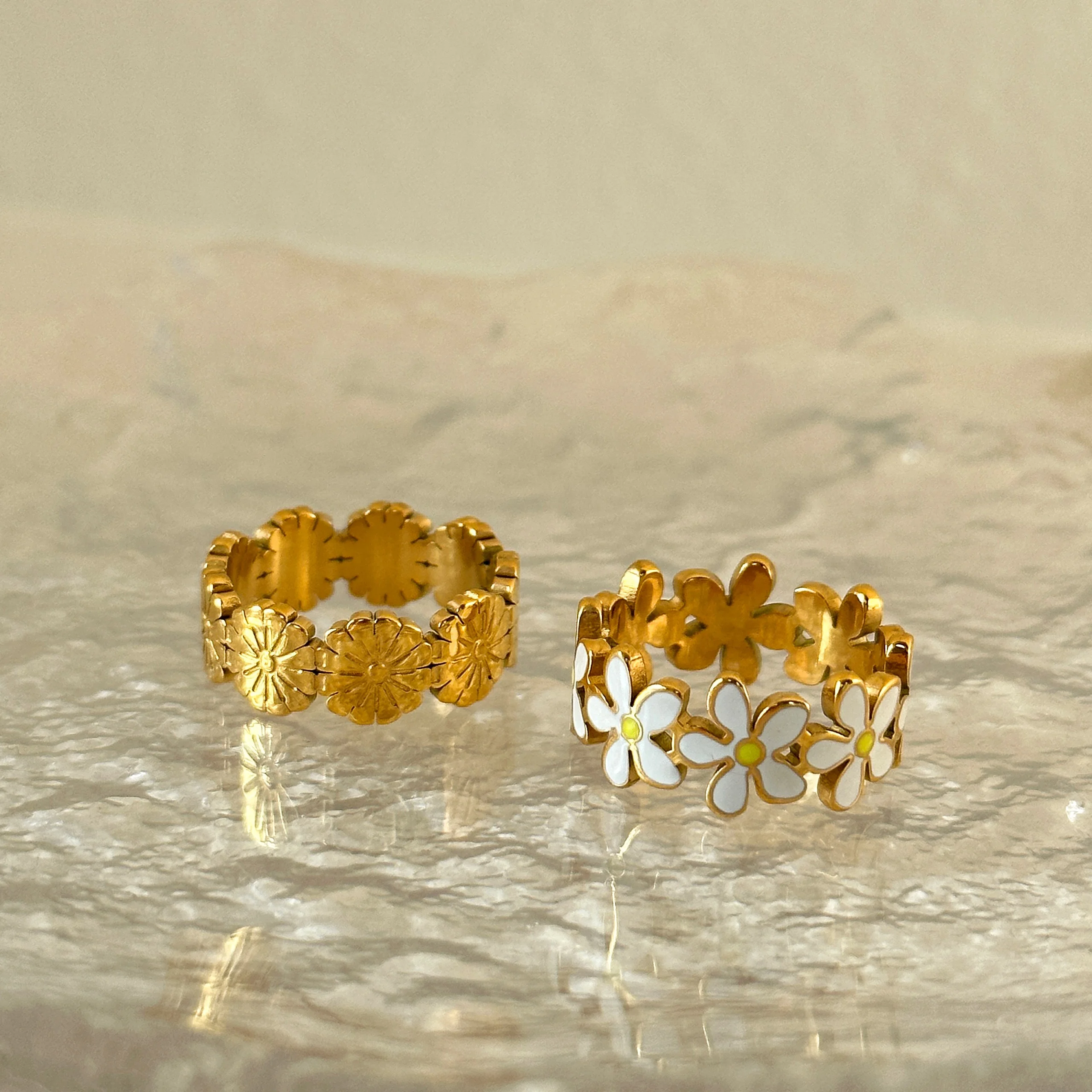 

DASEIN New Cute Drop Glue Daisy Flowers Ring 18k Pvd Gold Plated Stainless Steel Vintage Dainty OOTD Jewelry for Women