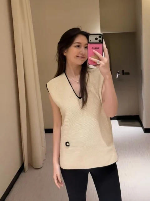 

Spring Summer New Style Women's Knitted Vest V-Neck Embroidered Letter Pattern Stackable Matching Color Design