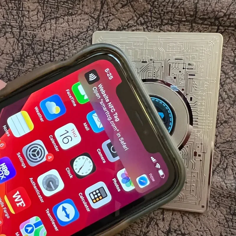 Hot Selling Custom Engraved Stainless Steel NFC Chip Smart Limited Metal Field Center Trading Card Gold Metal  Game Card