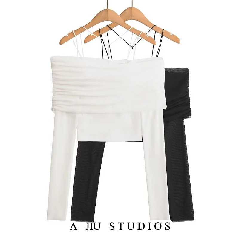 طقم نسائي مثير بتصميم شبكي وحمالة رقبة معلقة، توب وبنطلون مرن بتصميم كروس على الكتف الواحد