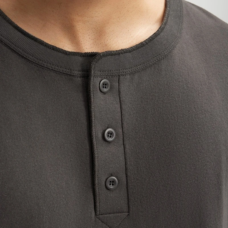 تي شيرت رجالي من القطن الثقيل برقبة هينلي 250 جرام بطبقة أساسية على الطراز الأمريكي غير الرسمي 100% قطن مسامي وماص للعرق