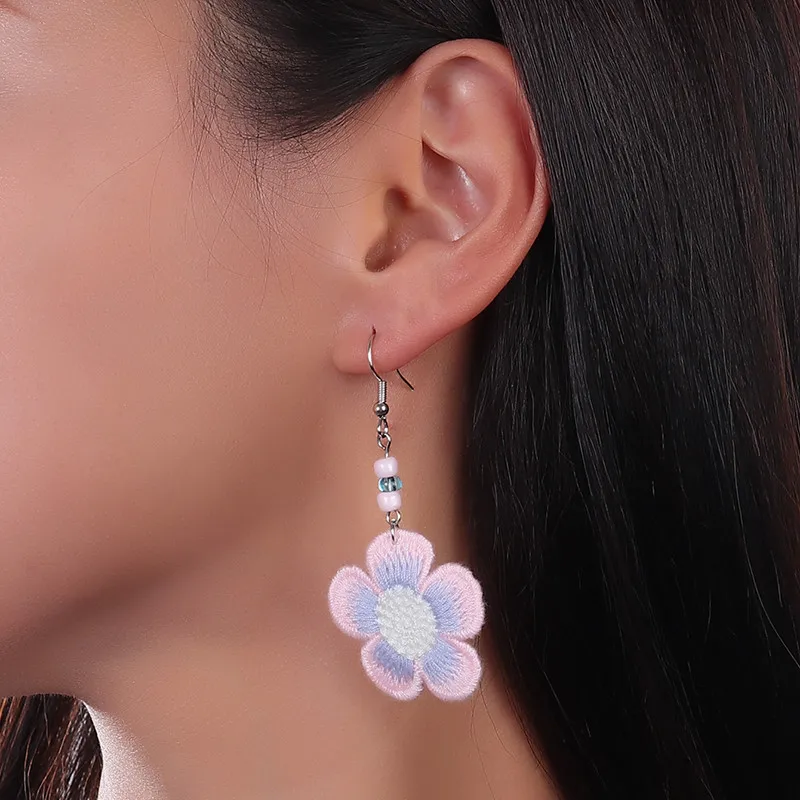 Aihua Niedliche gehäkelte Blumen-Ohrringe für Frauen und Mädchen, handgefertigt, Schmetterling, Schleife, flauschige Kugel-Ohrringe, Geburtstagsfeier, Schmuck, Geschenke – Detail 10