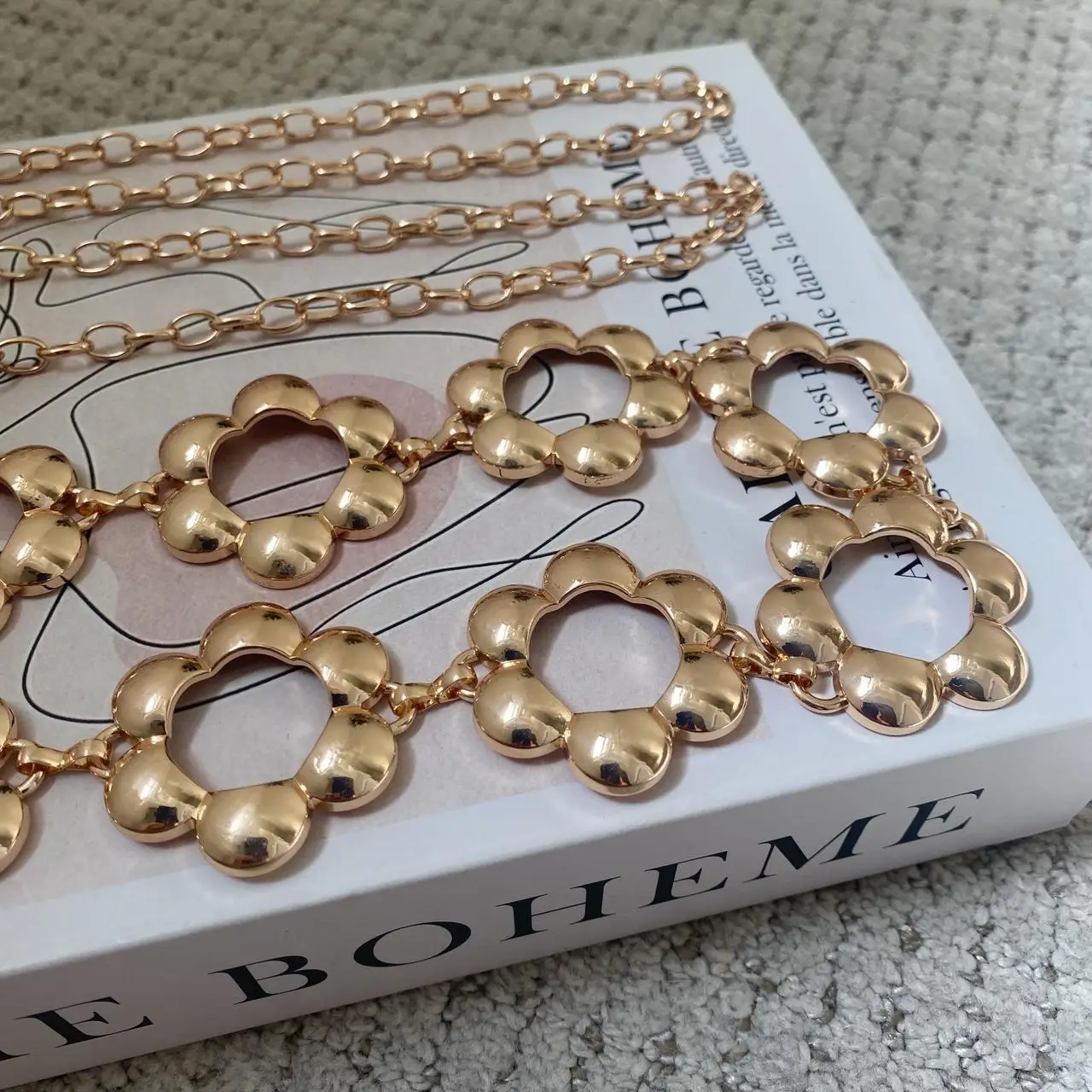 HERSHINE Moda feminina ouro a céu aberto flor corrente de cintura de metal, estilo boêmio, acessório de roupas elegantes, primavera, verão