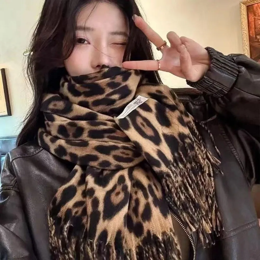 Vintage Style Imitation Cashmere Leopard Scarf Thickened Tassel Cashmere Scarf Lightweight Windproof Winter Scarf Women