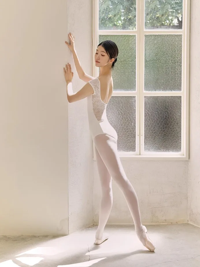 Wysokiej jakości strój baletowy jednoczęściowy z koronkowymi kwiatami, trójwymiarowy wzór, strój do jogi, strój gimnastyczny odpowiedni do treningu ciała.