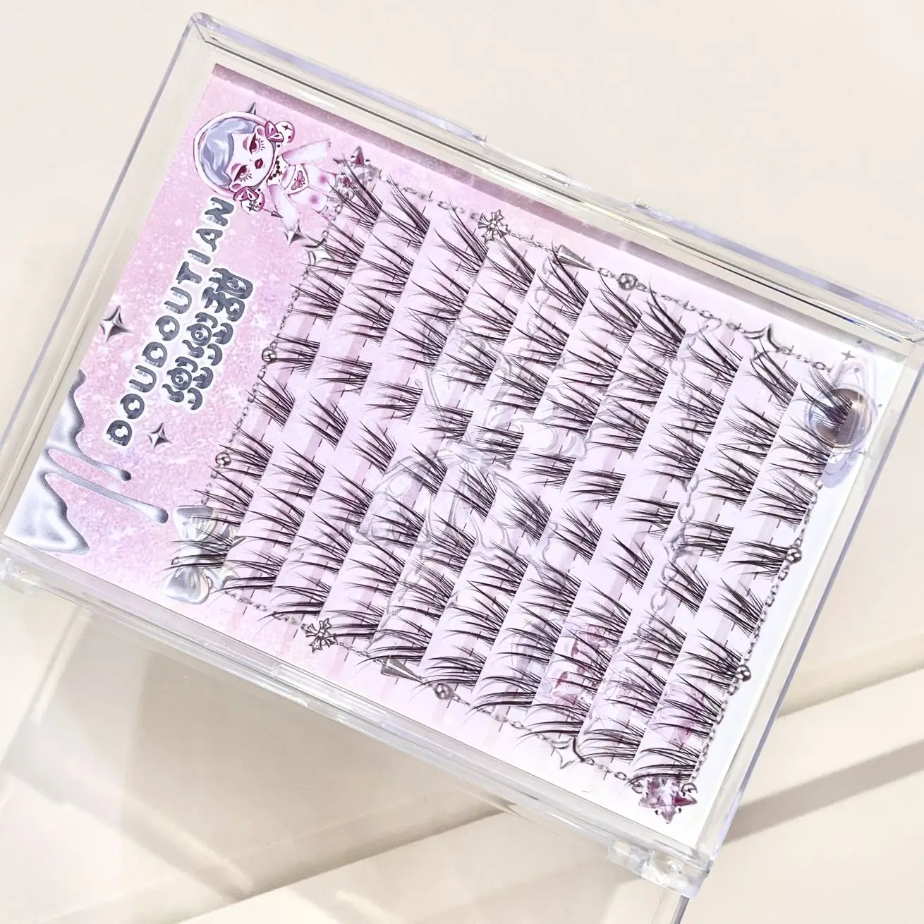 Doudoutian Dunkelbraune, schräge Wimpernbüschel mit dünnem, transparentem Band, Wispy Gradient Tips für einen Lifting-Effekt und Augenformung, für tägliches und Party-Make-up – Detail 3