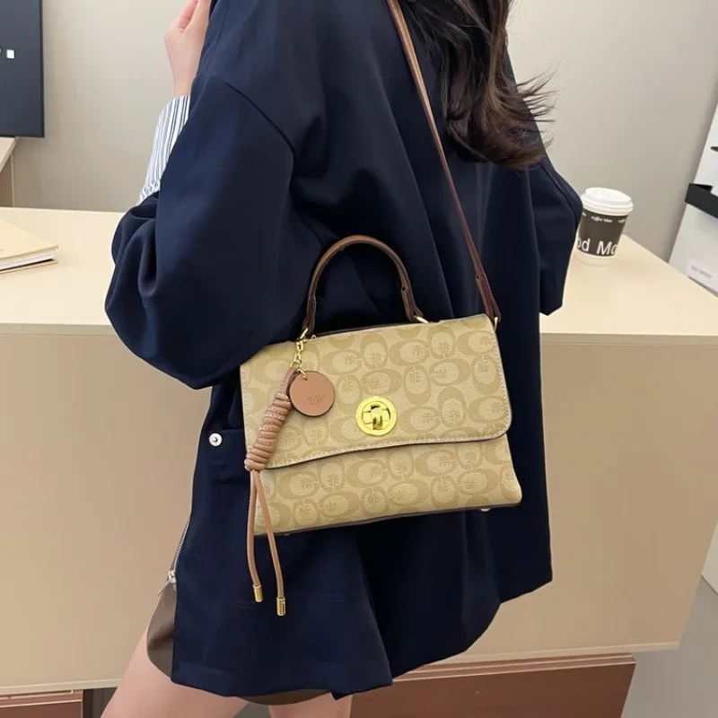 

Fashionable Women's Crossbody-Bag Made Of Ocean-Printed Leather With Paris Elegant Daily Casual Look​