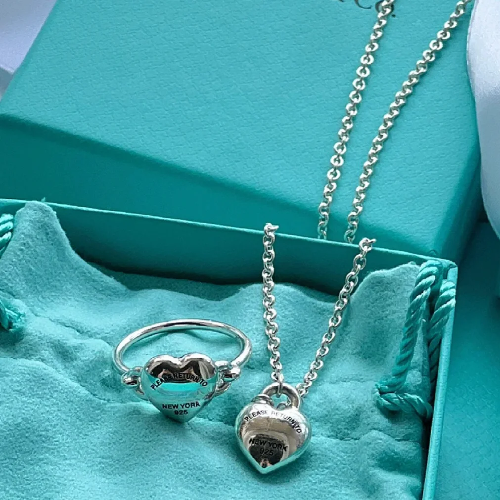 New hot-selling necklace, ring, earrings, S925 silver heart-shaped, three-dimensional design, exquisite and simple, high-end, su