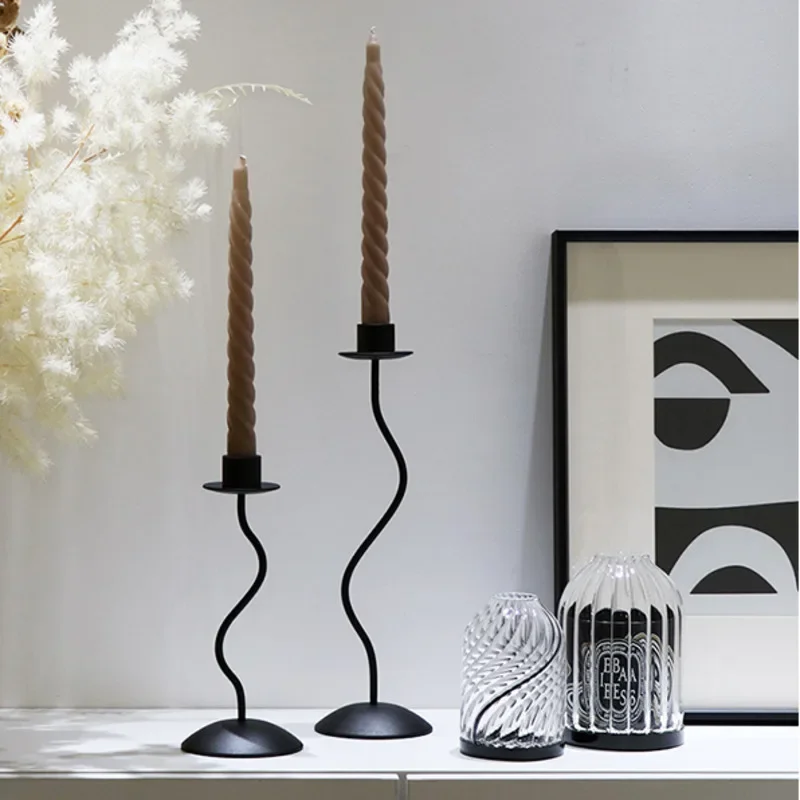 

Antique Black Candle Holders French Retro Iron Art Centerpieces Home Decoration Light Supports Classic Elegance for Any Room