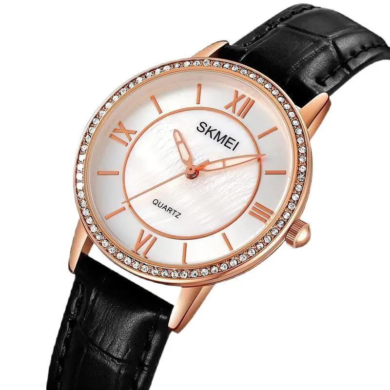 ساعة SkmeiWomen الجلدية بحزام ساعة كوارتز بسيطة وجديدة كاجوال للنساء مقاومة للماء