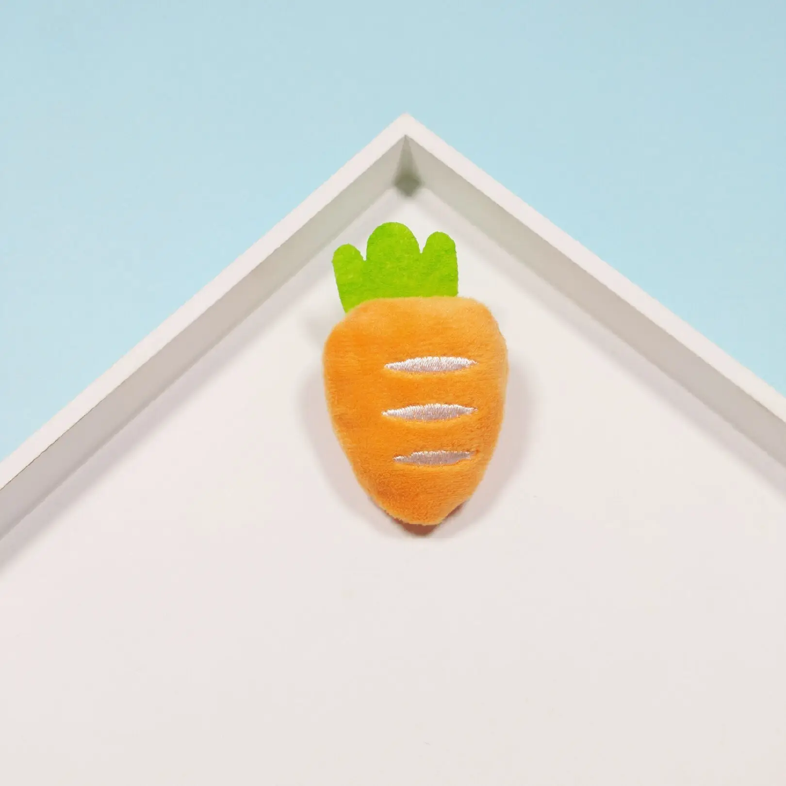 Kawaii Carrot Plush Pin Brooch Hair Scrunchie Japanese Sweet Bag Decoration Soft Fabric Alloy Back Unique Premium Gift