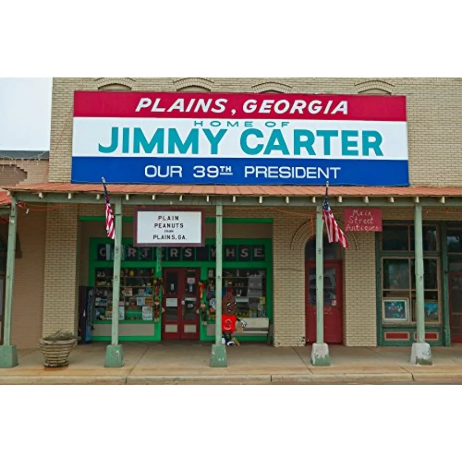 

Витрина с баннером, на котором написано: «Дом Джимми Картера — наш 39-й президент в Плейнс, Джорджия». Постер от Panoramic Images 36.