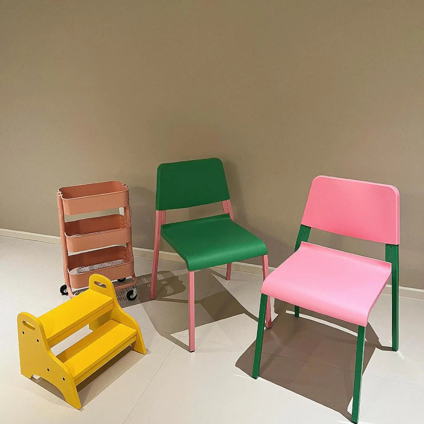 #Plastic Dining Chair Can Be Stacked Dopamine Color Home Backrest Leisure Chair Negotiation Reception Chair
