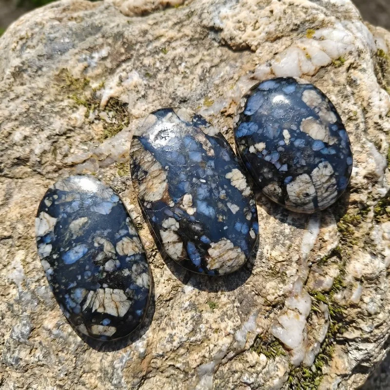 Natural Blue Glitter Palm Stone Polished Sparkling Crystal Worry Stone Bohemian Mineral Specimen Home Decor Gift