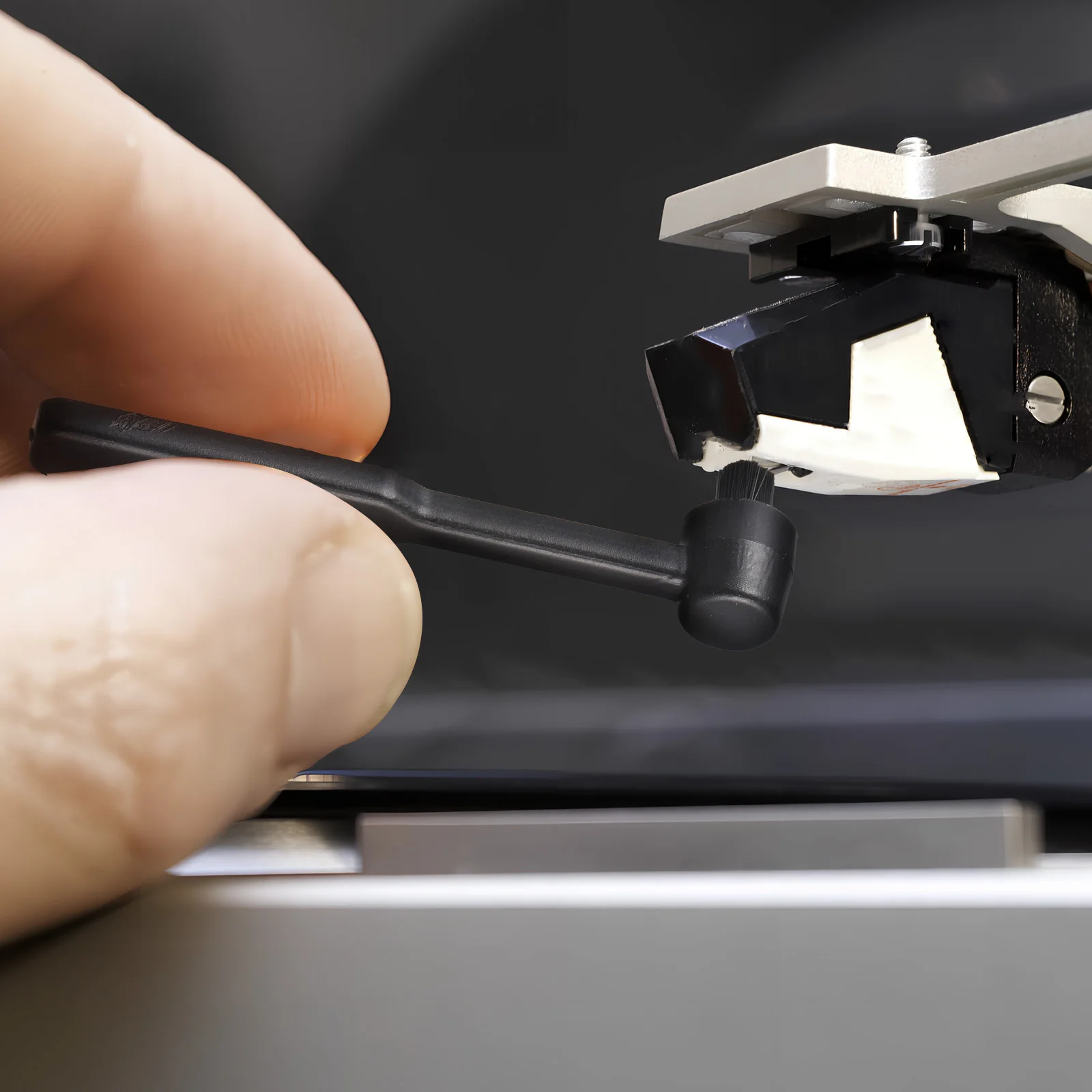 

2Pcs Turntable Stylus Cleaning Brush Safe Non-Damage Nylon Bristles for Record Player Needle and Camera Lens Care