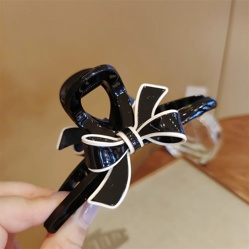 Nuovo acrilico bianco e nero tinta unita temperamento accessori per capelli da donna fiocco nodo squalo afferrare Clip coda di cavallo artiglio Clip accessorio