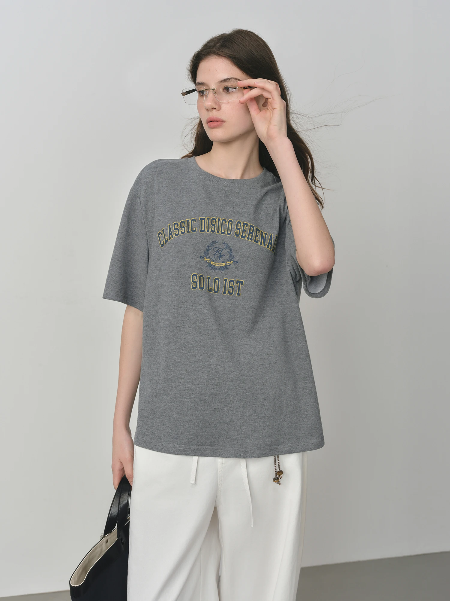 FSLE 2025 ใหม่ 30% Cotton Casual Retro Letter พิมพ์เสื้อยืดแขนสั้นผู้หญิง 2025 ใหม่มาถึงรอบคอด้านบน 25FS13294